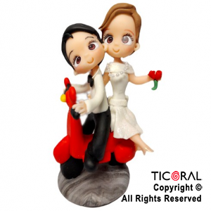 ADORNO PAREJA DE NOVIOS EN MOTO PORCELANA FRIA G x 1